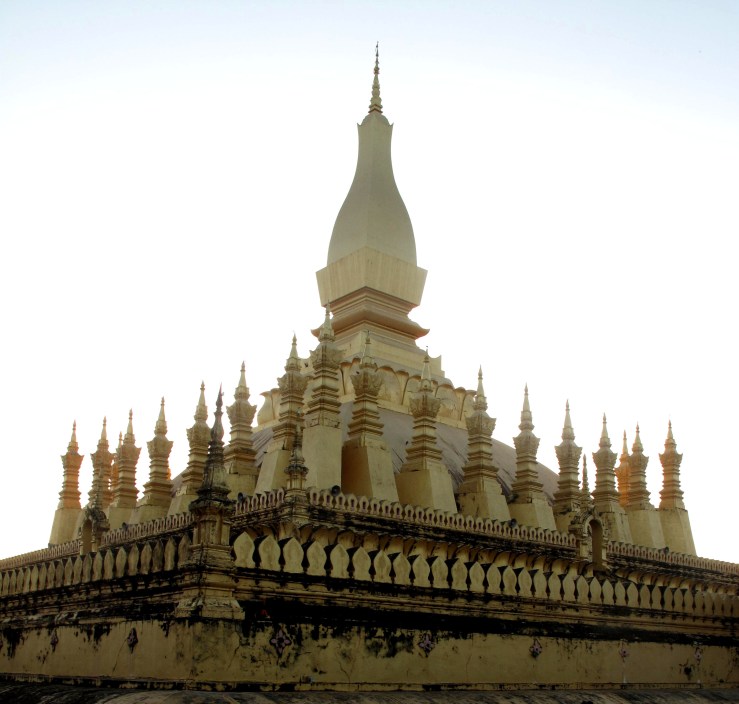 that luang.jpg